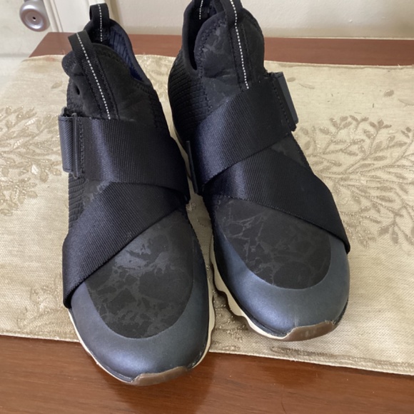 Sorel Kinetic Sneak Womens Size 8 Black Hook & Loop Athletic Shoes NL3374-010 Pl - Picture 3 of 10